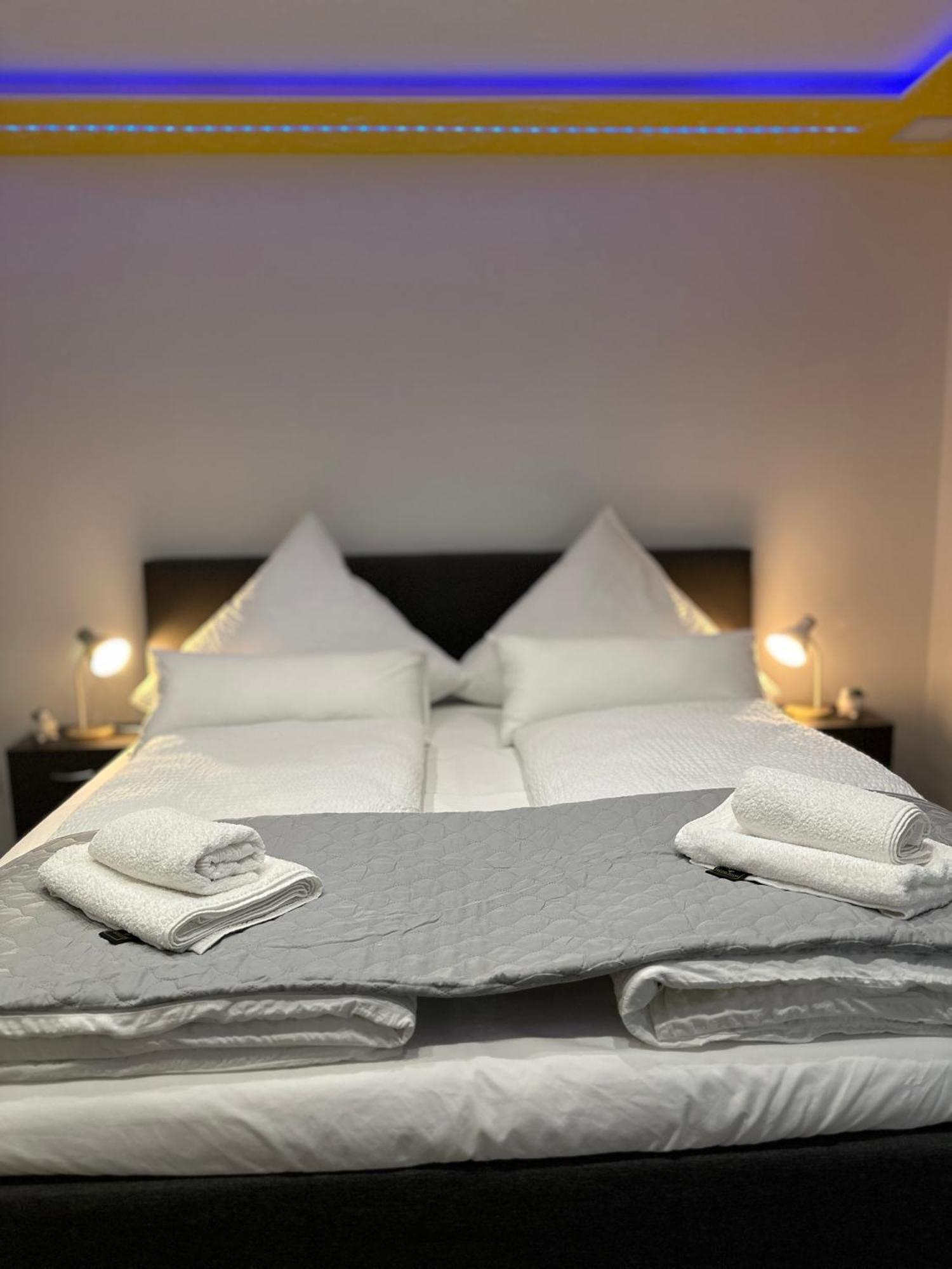 Modern Apartments Neuburg P - Top - 2 Zimmer, Komfort, Balkon, Wi-Fi, Smart Tv, Grosse Dusche, Kueche Нойбург-ан-дер-Донау Экстерьер фото