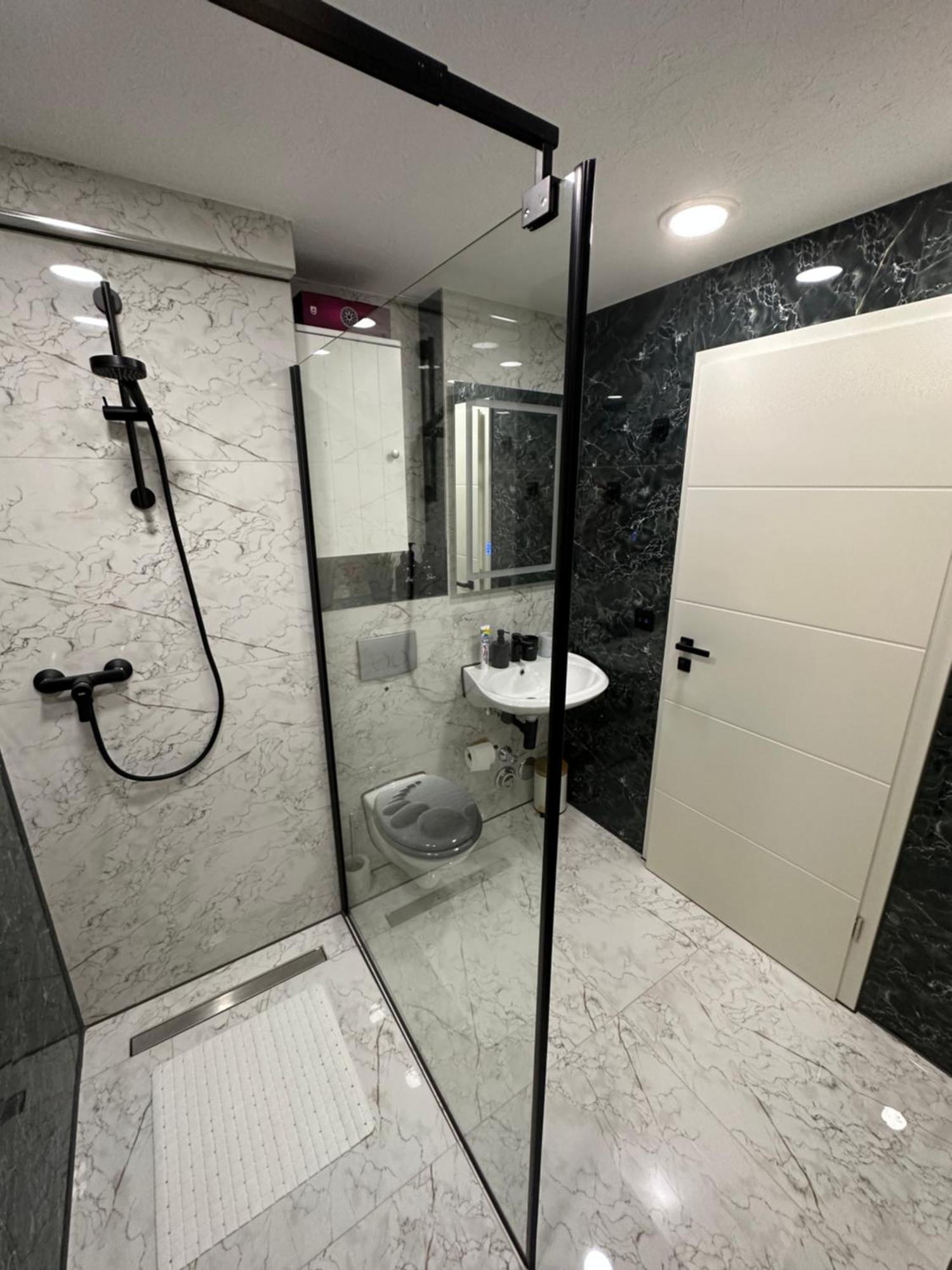 Modern Apartments Neuburg P - Top - 2 Zimmer, Komfort, Balkon, Wi-Fi, Smart Tv, Grosse Dusche, Kueche Нойбург-ан-дер-Донау Экстерьер фото