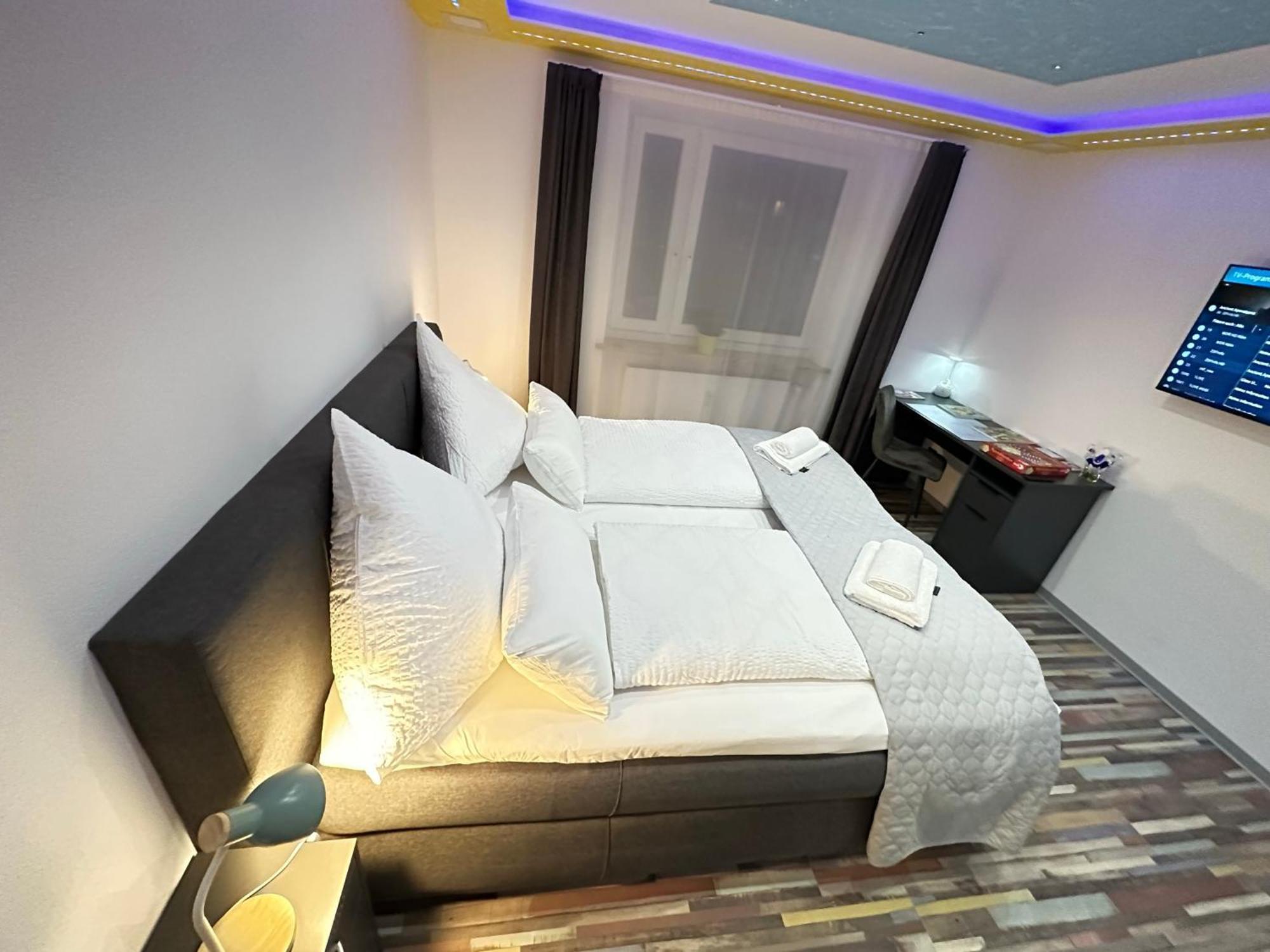 Modern Apartments Neuburg P - Top - 2 Zimmer, Komfort, Balkon, Wi-Fi, Smart Tv, Grosse Dusche, Kueche Нойбург-ан-дер-Донау Экстерьер фото
